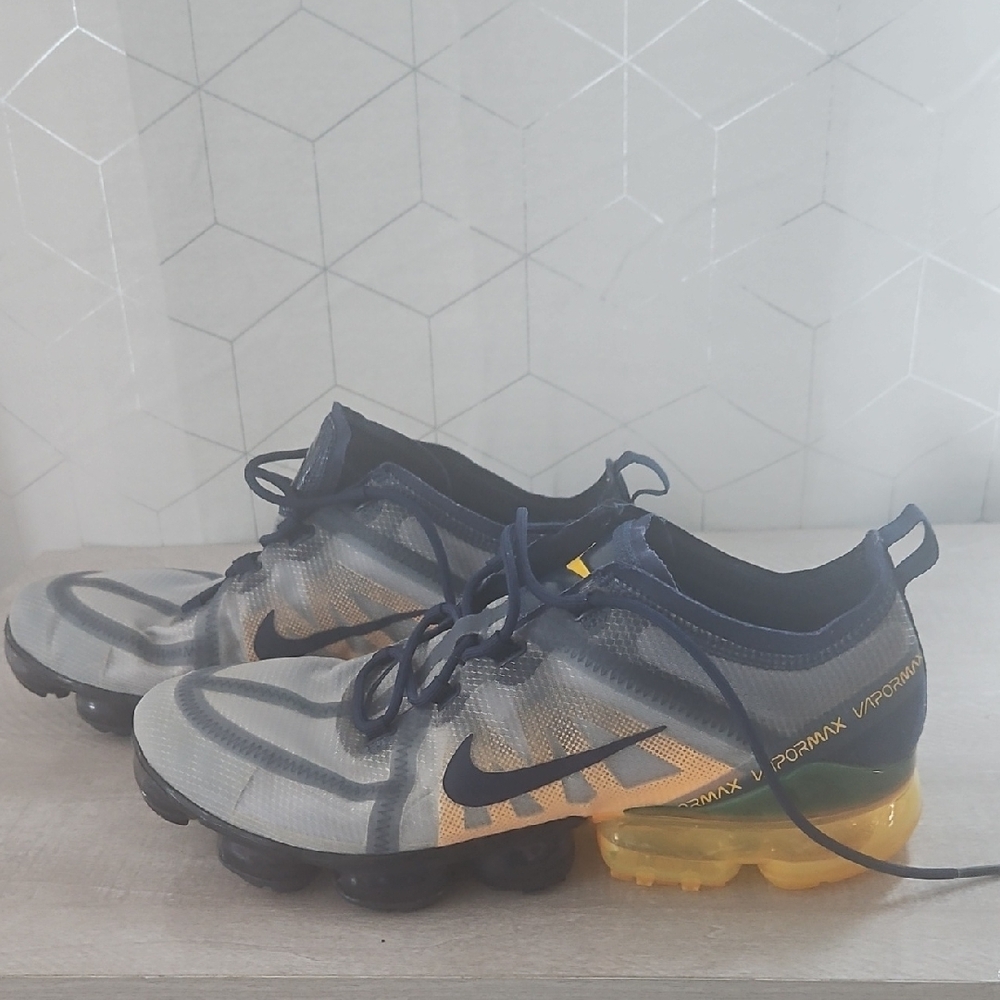 Nike Vapormax Flyknit in Gray and Yellow